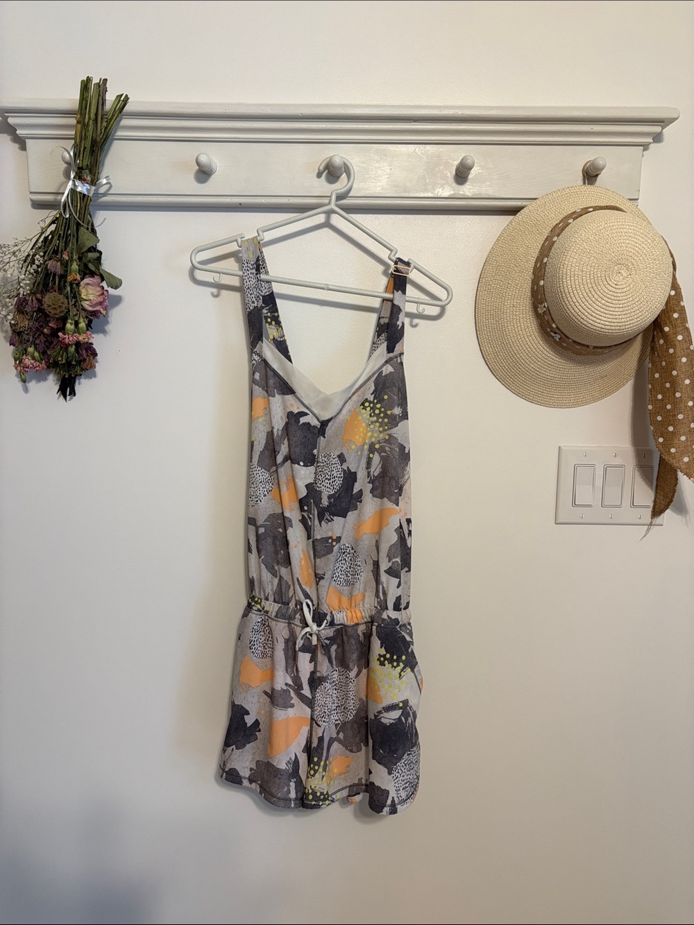 lululemon athletica Mini Art Pop white and Grey Be Free Runsie